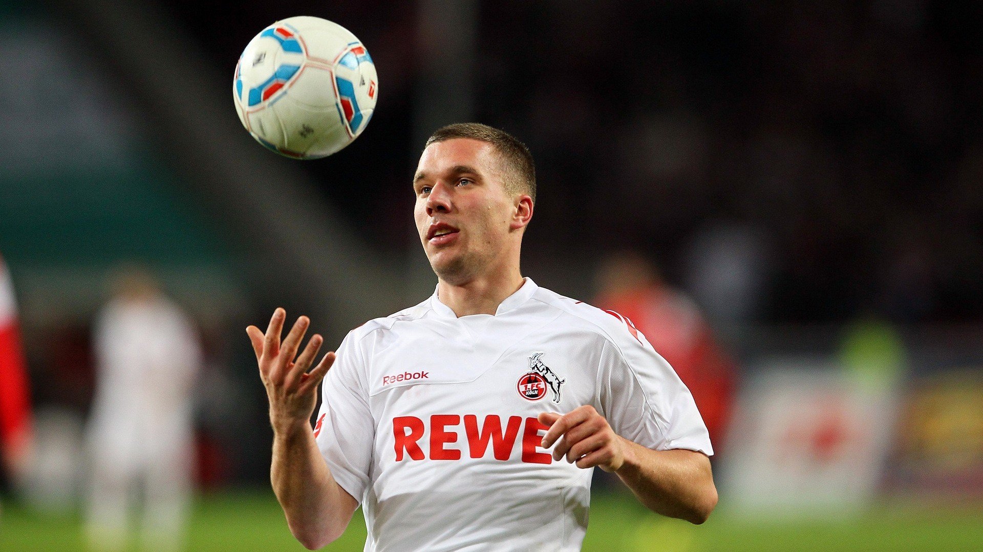 教练组明确战术重心强调转换节奏与边路冲击相结合的打法